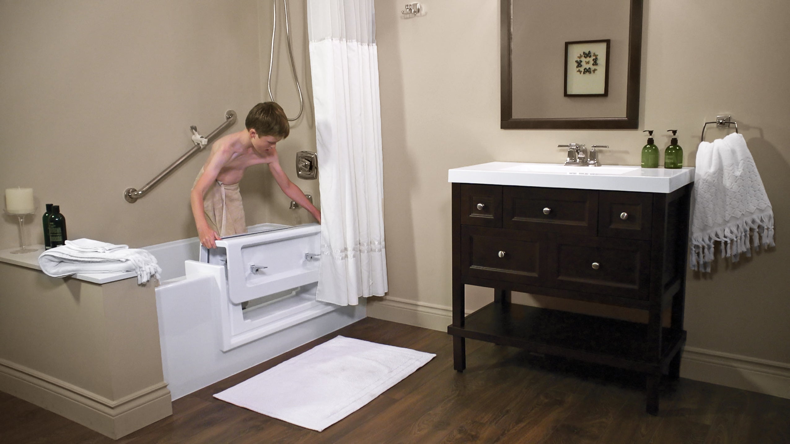 Young boy placing the Quick Tub Cap onto the Xtra Deep Walk-Thru Insert