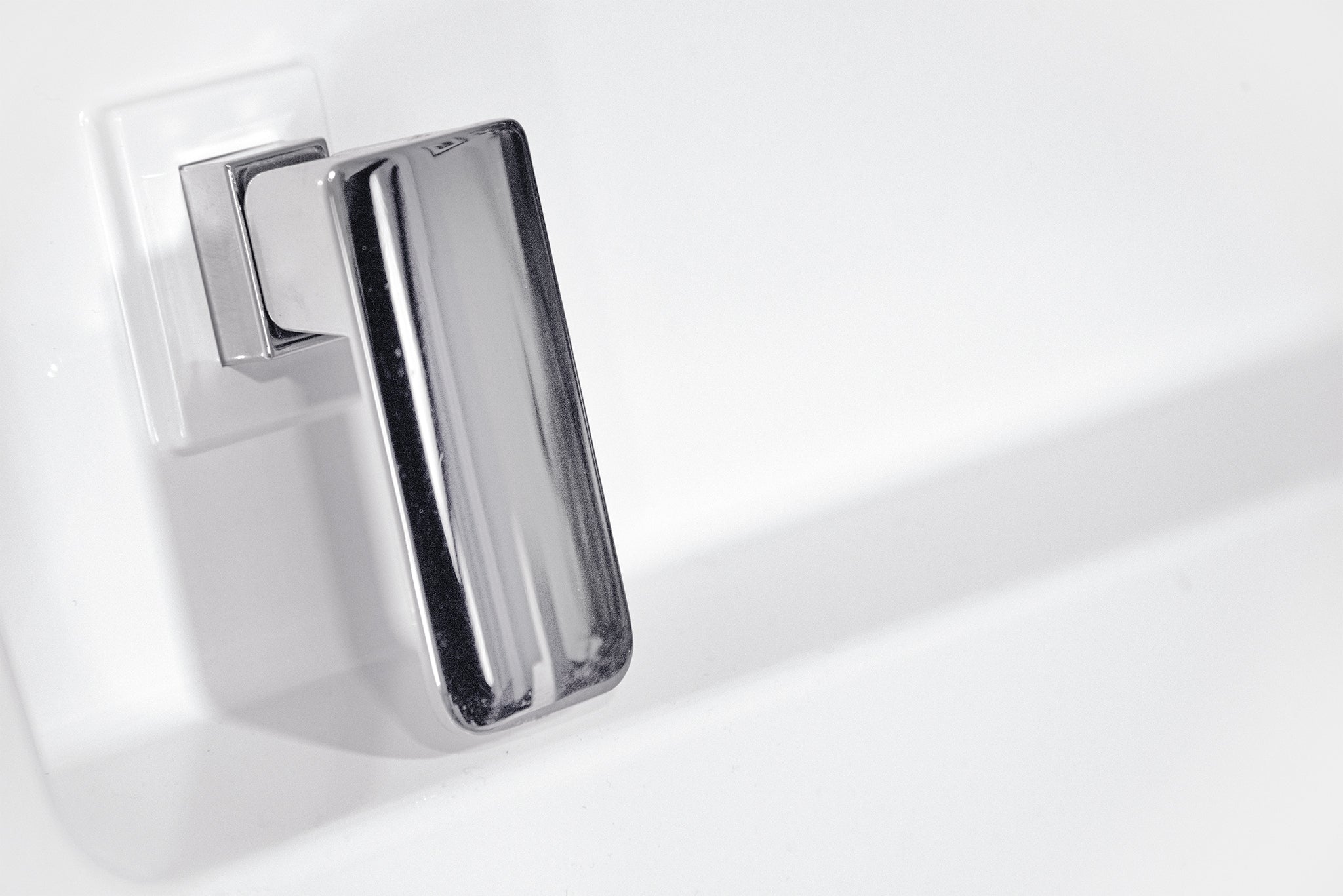 Close up of chrome Quick Tub Cap handle